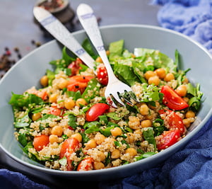 spinach and chickpea salad